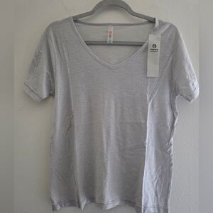 Mono B‎ Cotton Blend Light Gray V-Neck Short  Sleeve Tee Sz Small